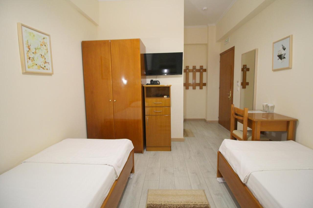 Hotel Ari Sarandë Buitenkant foto