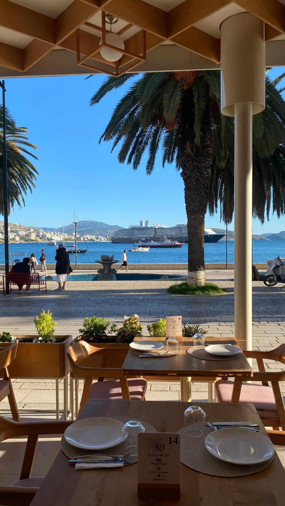 Hotel Ari Sarandë Buitenkant foto