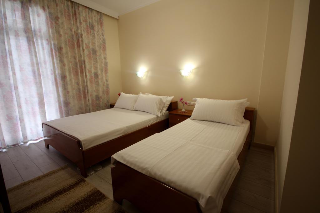 Hotel Ari Sarandë Buitenkant foto
