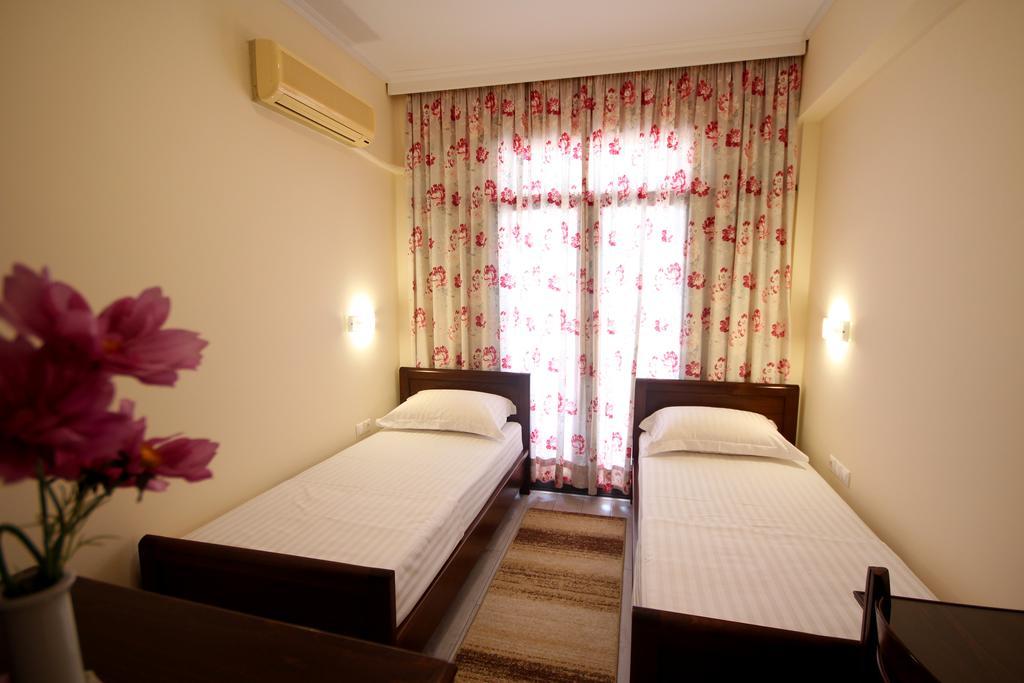 Hotel Ari Sarandë Buitenkant foto