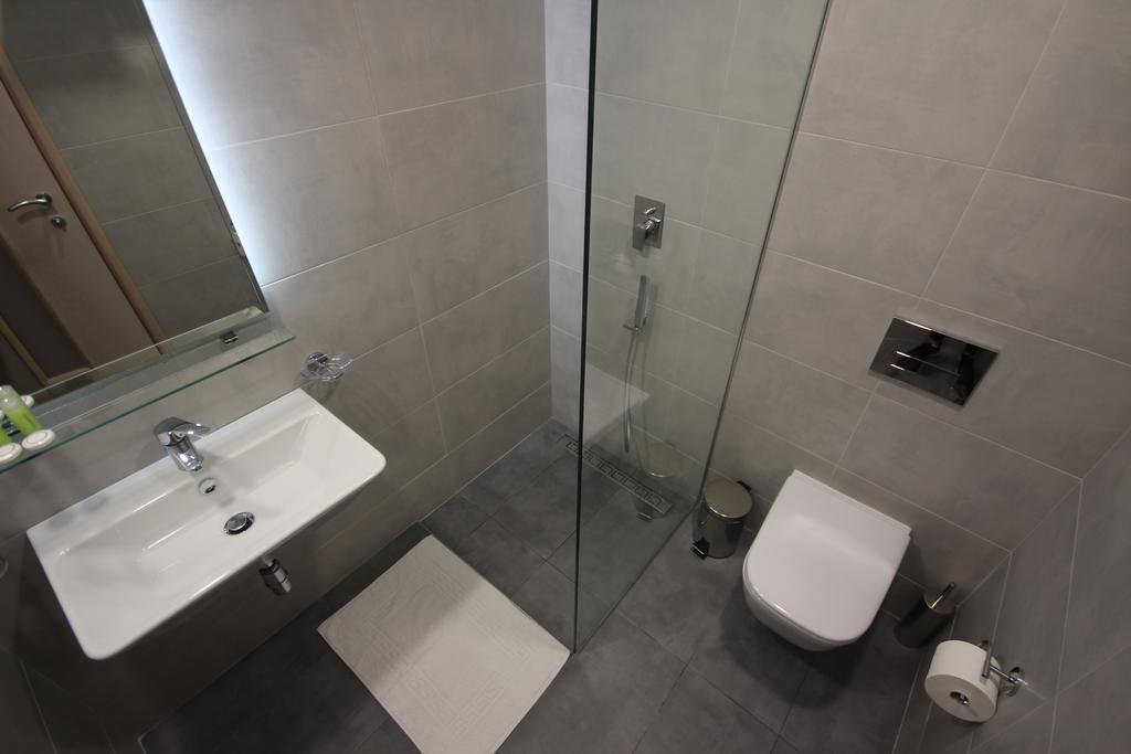 Hotel Ari Sarandë Buitenkant foto