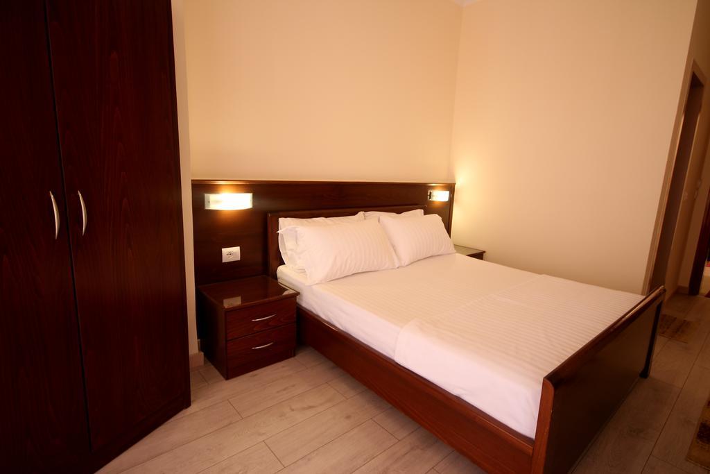 Hotel Ari Sarandë Buitenkant foto