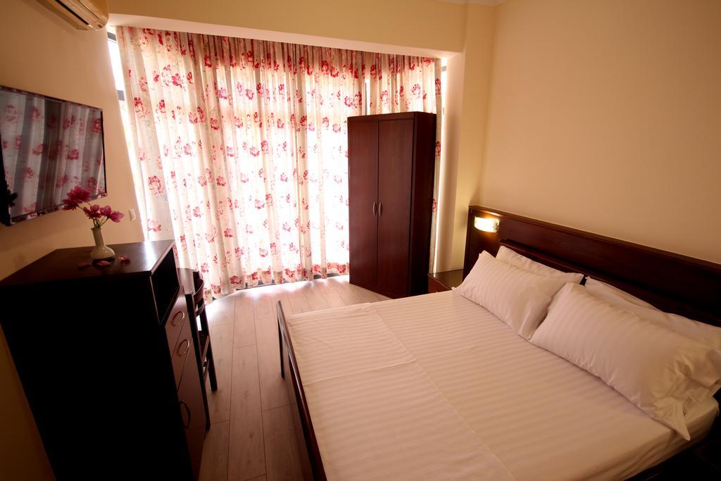 Hotel Ari Sarandë Buitenkant foto