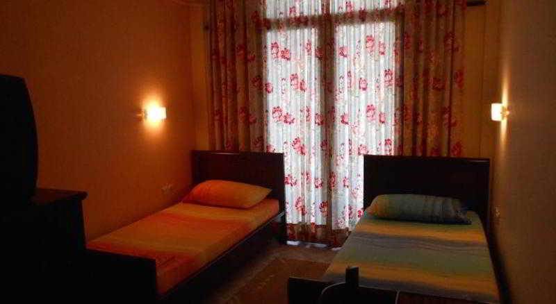 Hotel Ari Sarandë Buitenkant foto