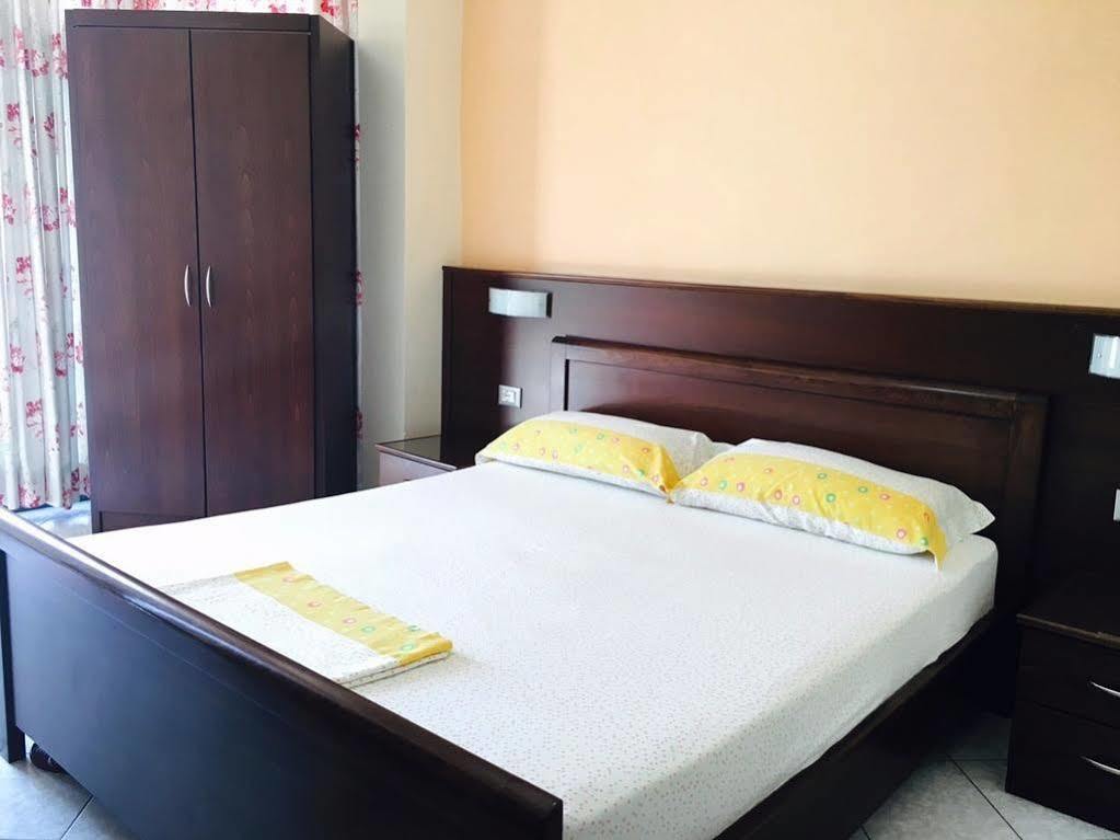 Hotel Ari Sarandë Buitenkant foto