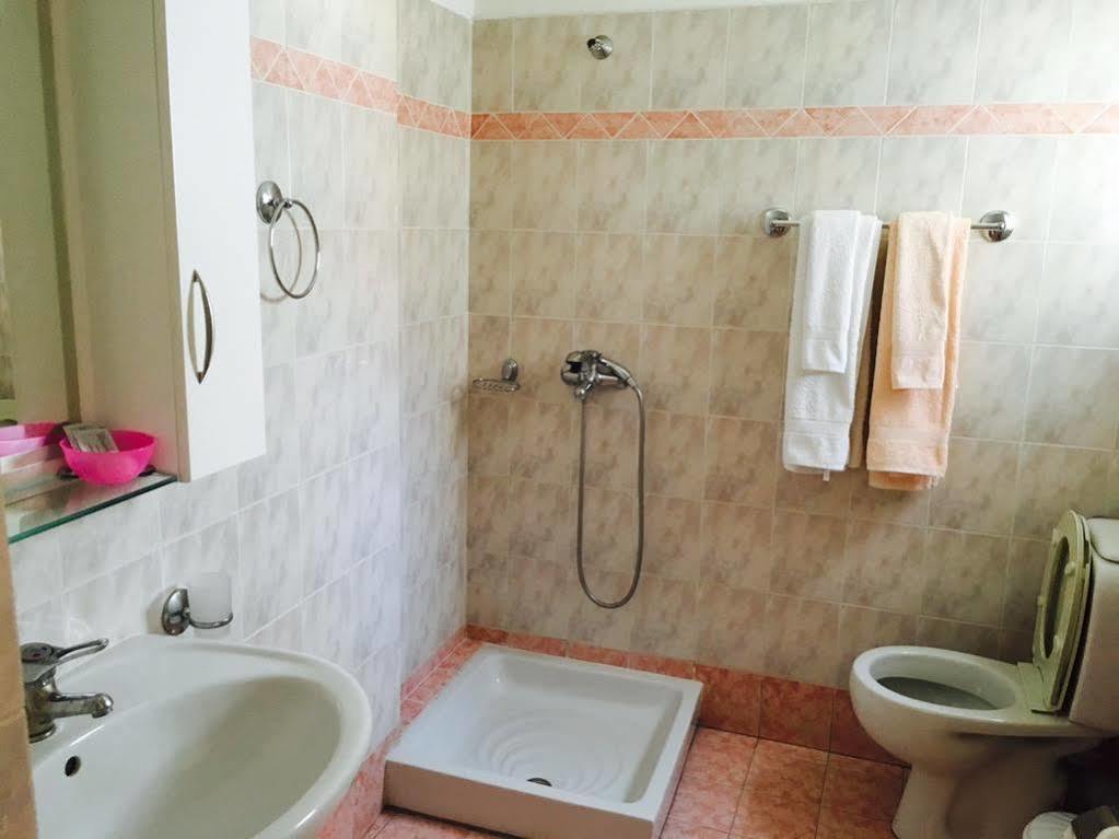 Hotel Ari Sarandë Buitenkant foto