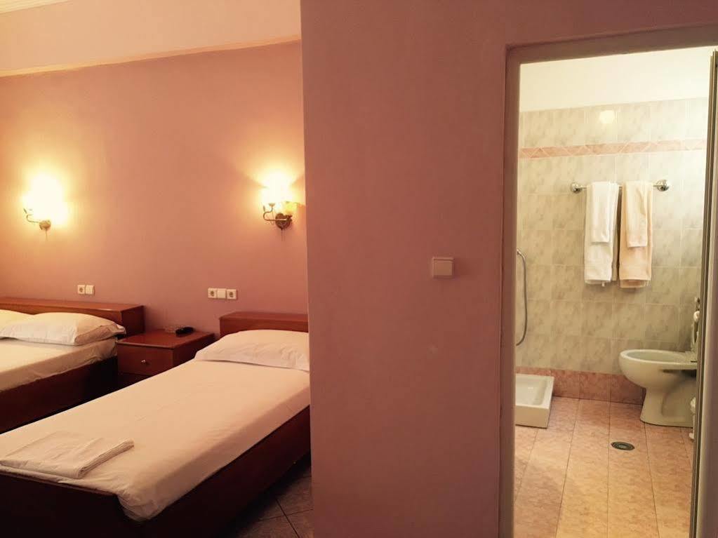 Hotel Ari Sarandë Buitenkant foto
