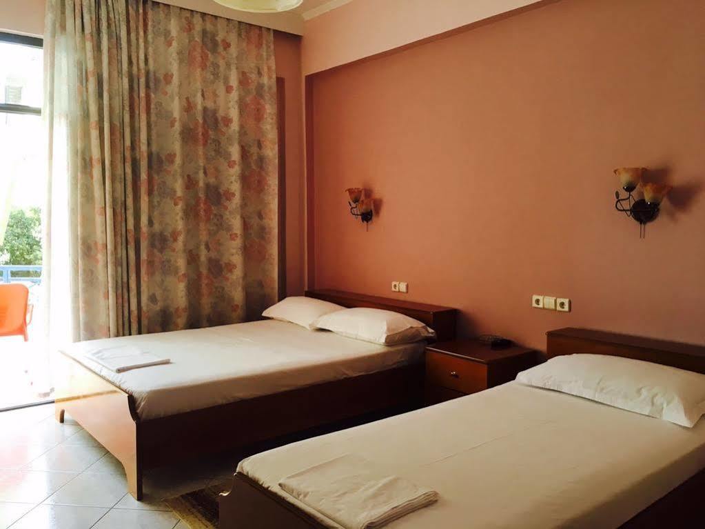 Hotel Ari Sarandë Buitenkant foto